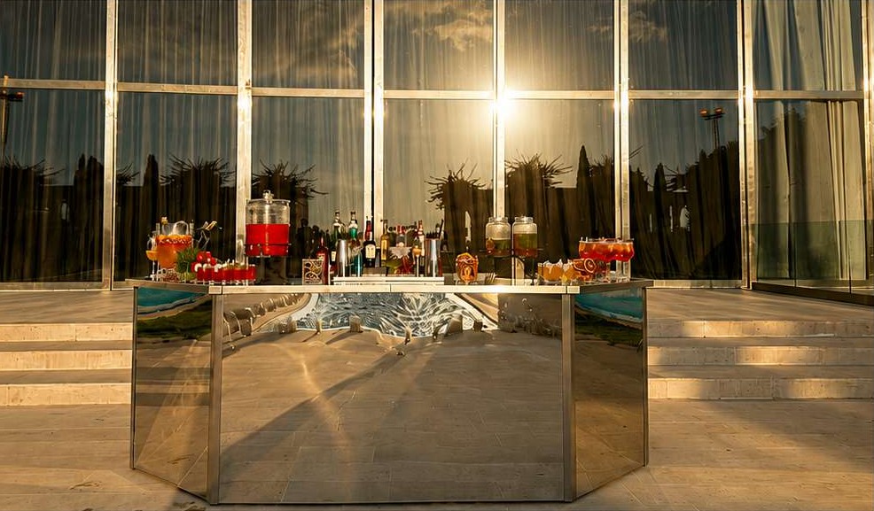 Mirror bar with reflective panels and cocktail display
